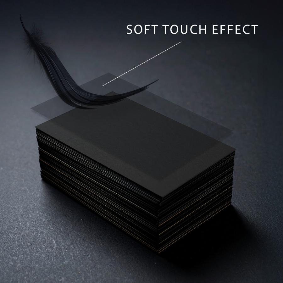 Visitenkarten mit Soft Touch-Effekt in Schwarz – samtige Haptik durch Folienkaschierung